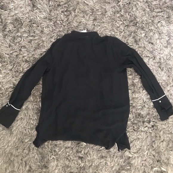 NWT H&M Conscious Black and White Button Up Blouse - Picture 2 of 3